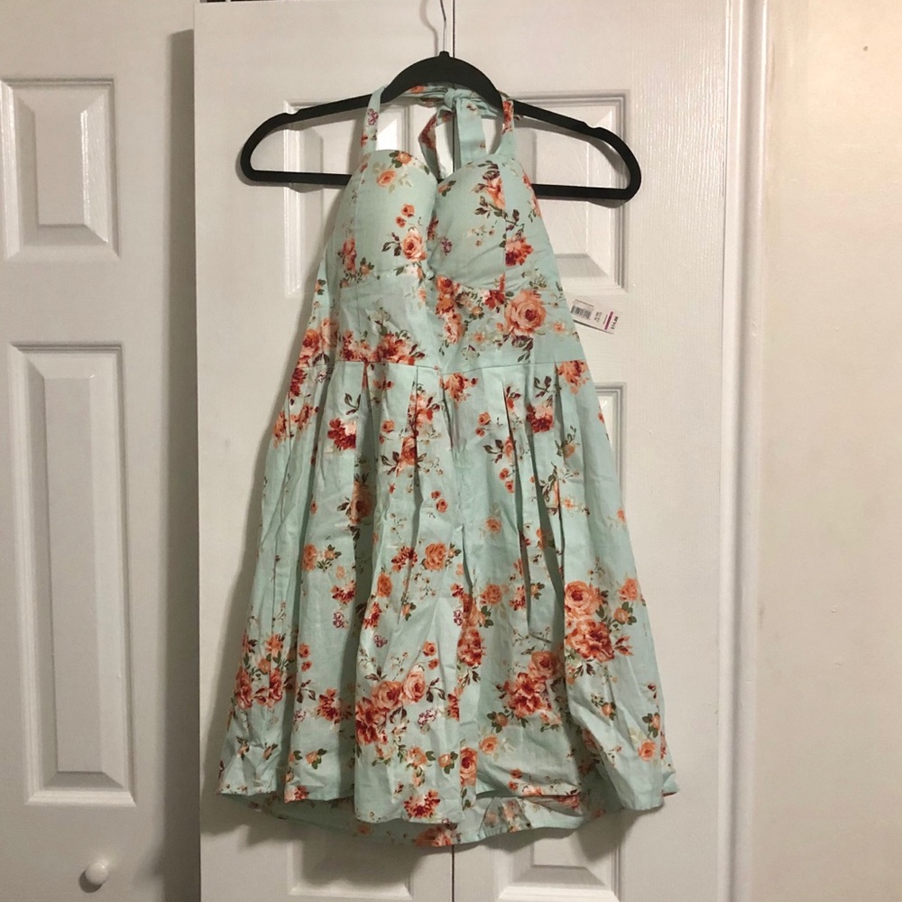 NWT  halter top floral dress